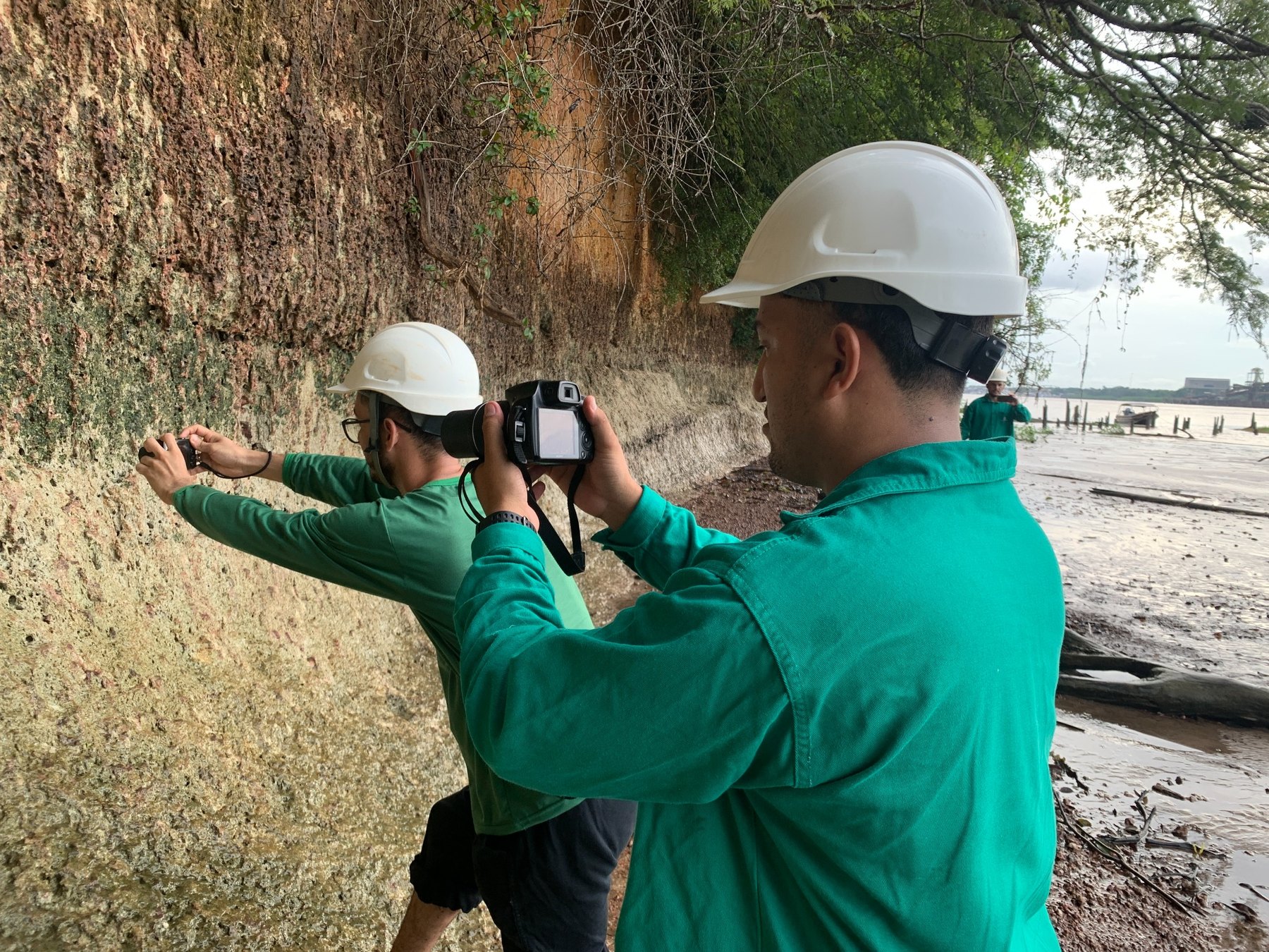 Equipe técnica da Ecoamazônica em estudo ambiental na Ilha de Santana, Amapá, em 2024